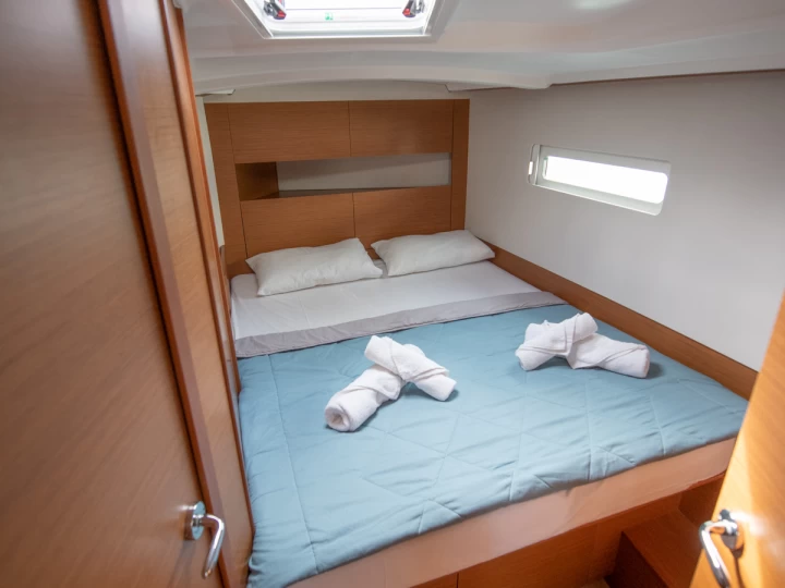 Sailboat hire in Neo Klima - Jeanneau Sun Odyssey 410