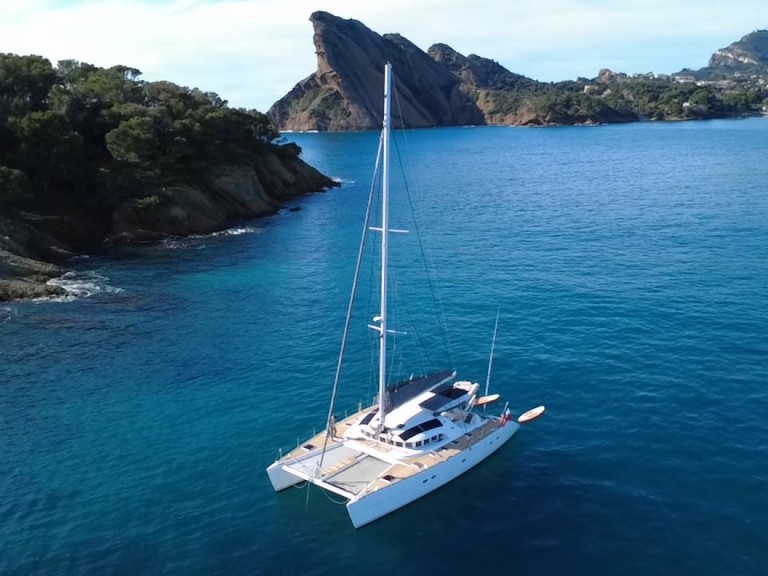 Charter a Lagoon Lagoon 570 in La Ciotat on Samboat