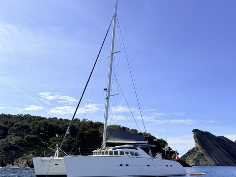 Yacht hire Martinique cheap Lagoon 570