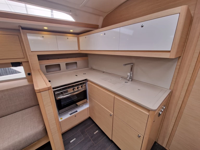 Hire a Dufour Dufour 470 Port-Camargue