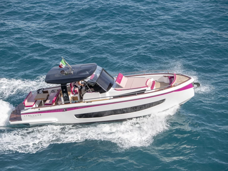Motorboat to hire Positano at the best price
