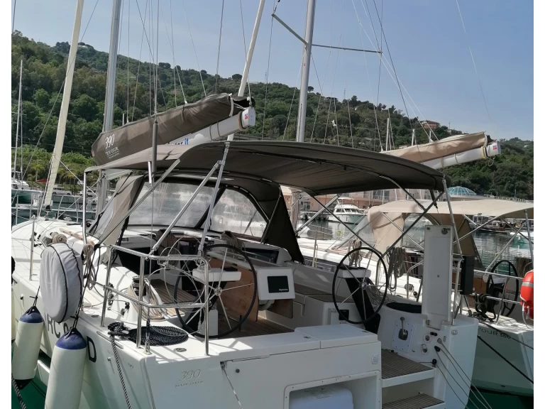Yacht charter Capo d'Orlando - Dufour Dufour 390 Grand Large on SamBoat