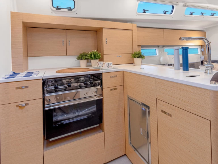 Sailboat hire in Furnari - Hanse Hanse 360