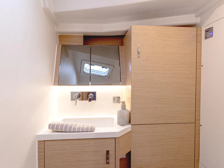 Sailboat to hire Furnari at the best price
