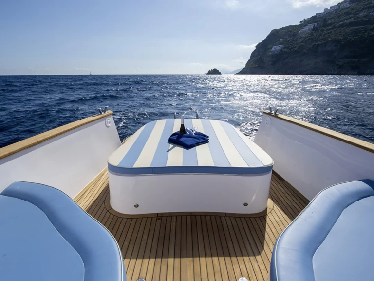 Charter a Gozzo 34 FT in Positano on Samboat