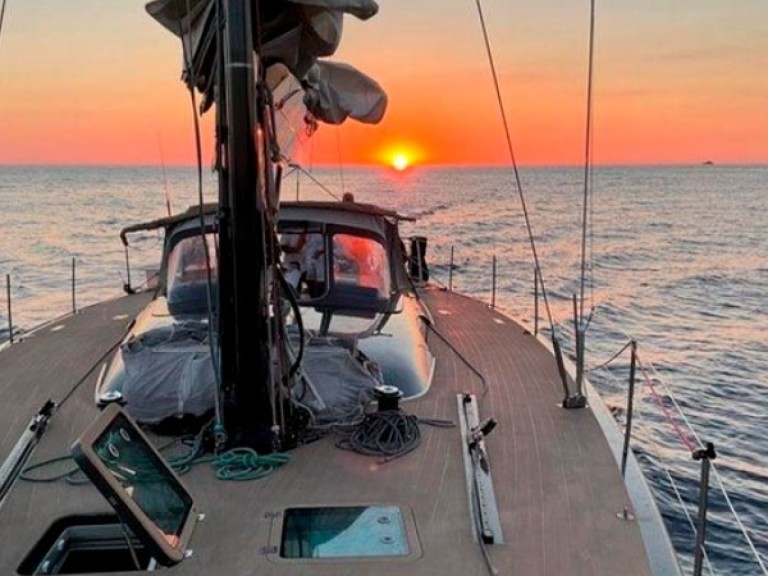 Hire Sailboat Maxi with a boat licence