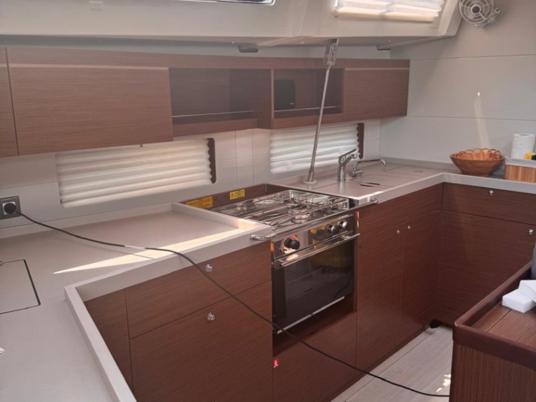 Charter a Bénéteau Oceanis 46.1 in Split on Samboat