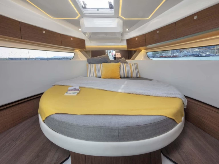 Motorboat hire in Kaštela - Jeanneau Merry Fisher 1095