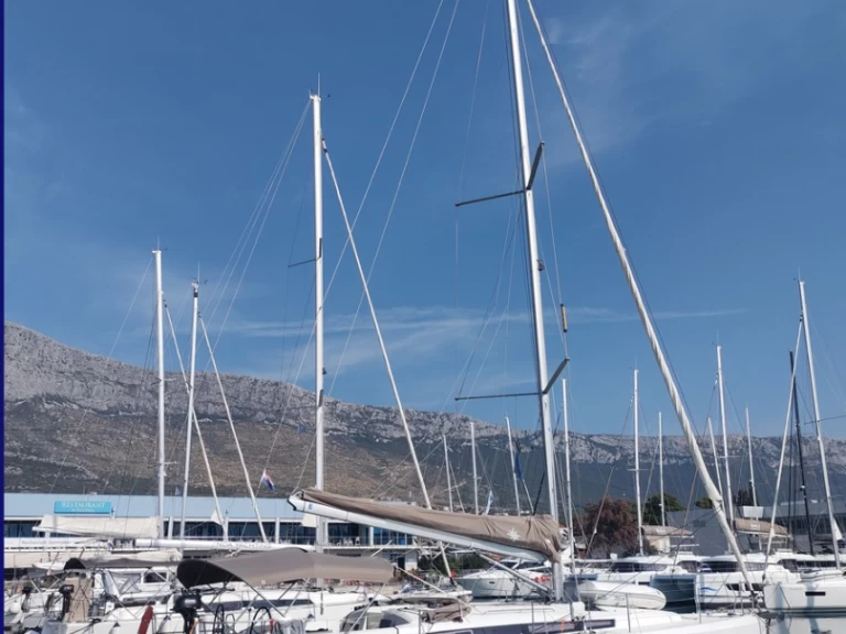 Sailboat to hire Split at the best price