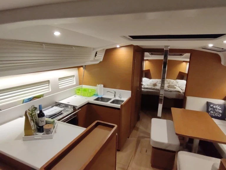 Yacht hire Split cheap Sun Odyssey 440