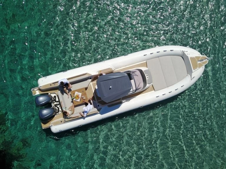 Yacht charter Marine de Sant'Ambrogio - Capelli CAPELLI 1000 TEMPEST CC on SamBoat