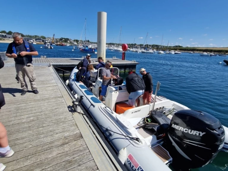 Hire RIB Valiant with a boat licence