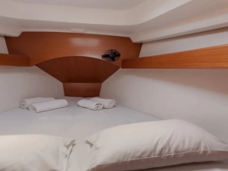 Hire a Bénéteau Cyclades 43.4 Piraeus