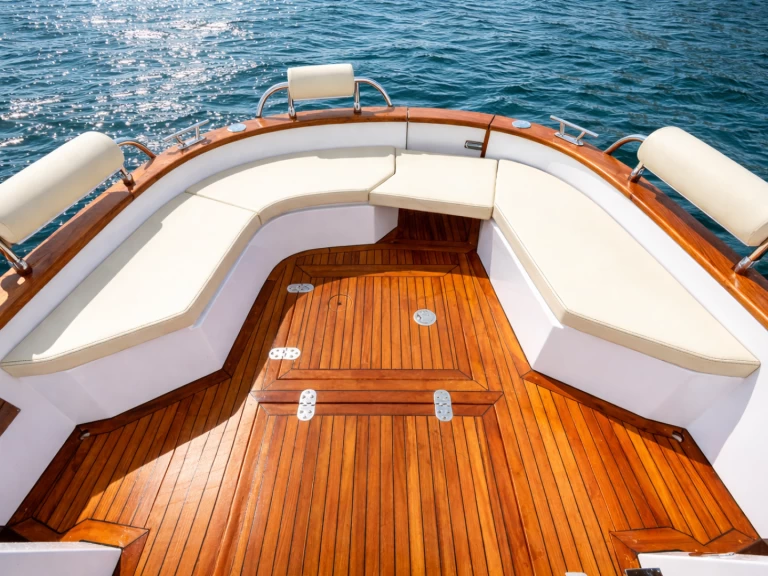 Hire Motorboat Salpa with a boat licence