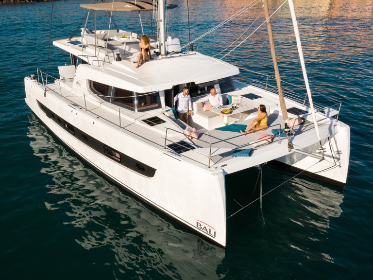 Hire a 15 BALI 4.6 Hyères