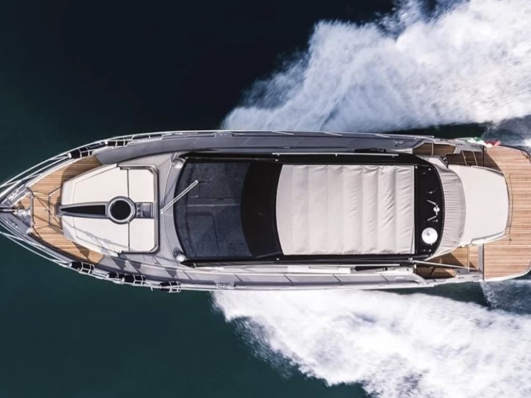 Hire a Cranchi Cranchi M44 HT Beaulieu-sur-Mer