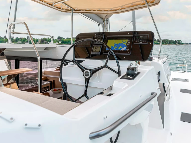 Hire Catamaran Fountaine Pajot with a boat licence