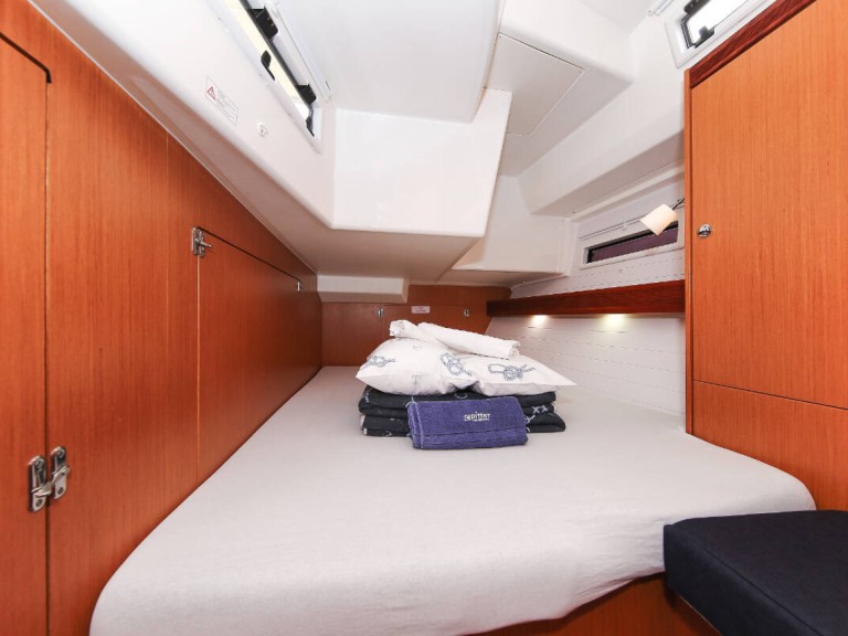 Charter a Bavaria Bavaria 50 in Salamina on Samboat