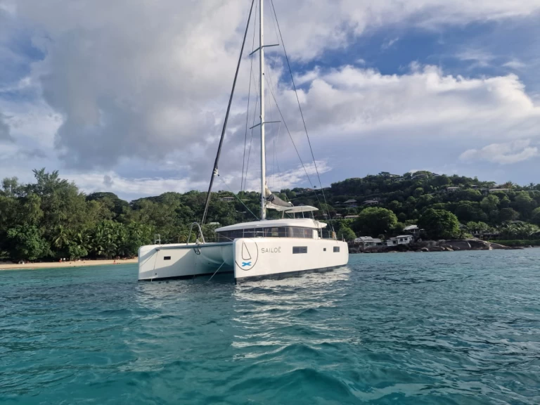 Hire a Lagoon Lagoon 52 S Le Marin