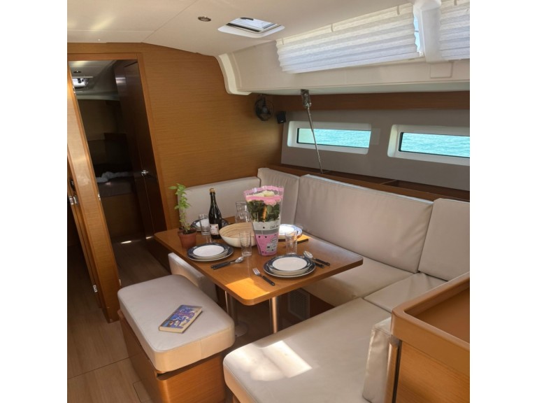 Yacht charter Alimos - Jeanneau Sun Odyssey 490 on SamBoat