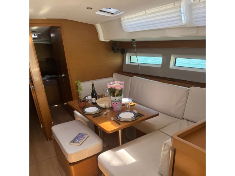 Yacht charter Alimos - Jeanneau Sun Odyssey 490 on SamBoat