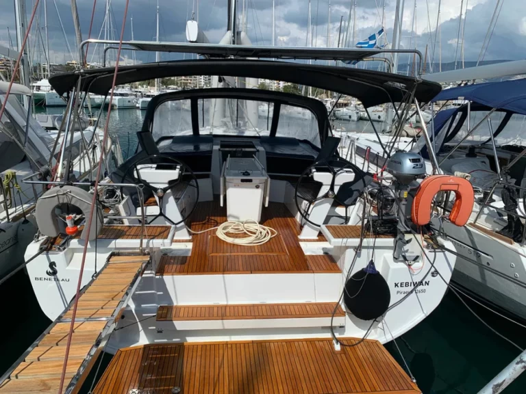 Hire Sailboat Bénéteau with a boat licence