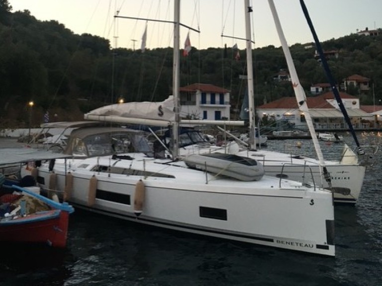 Hire a Bénéteau Oceanis 46.1 Pálairos