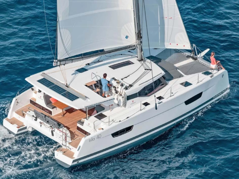 Hire Catamaran with or without skipper Fountaine Pajot Pálairos