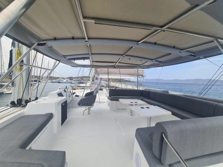 Bali Bali 5.4 charter bareboat or skippered in  Lávrio