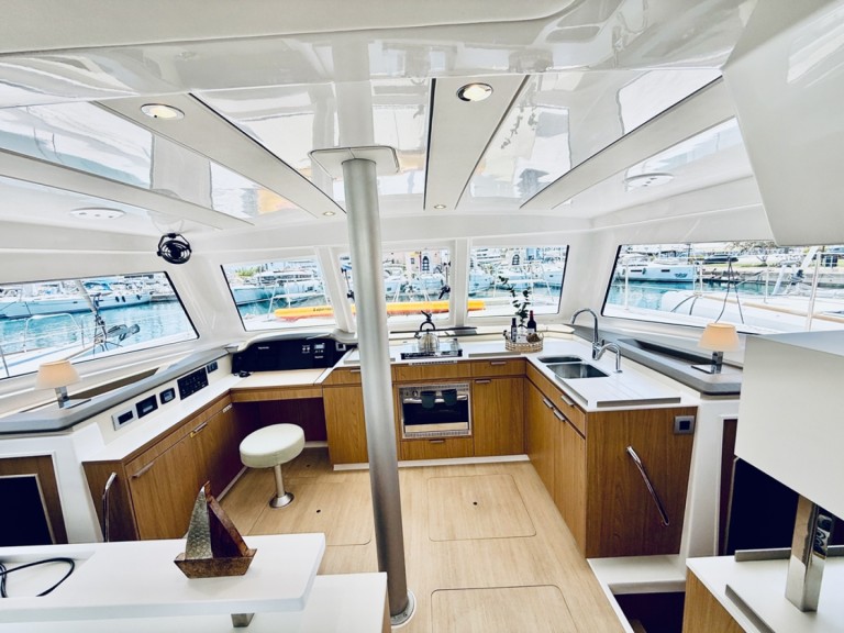 Hire Catamaran Bali with a boat licence