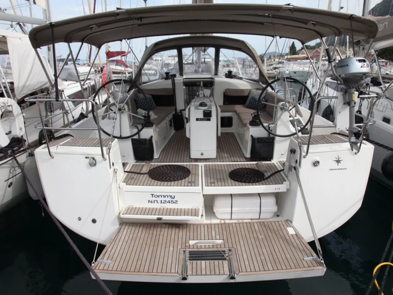 Yacht charter Benitses - Jeanneau Sun Odyssey 440 on SamBoat