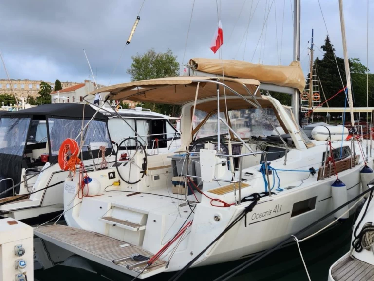 Bénéteau Oceanis 41.1 charter bareboat or skippered in  Pula
