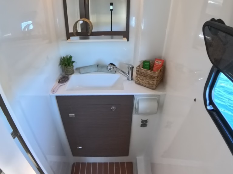 Charter a Bali Bali Catspace Voile in Rogoznica on Samboat