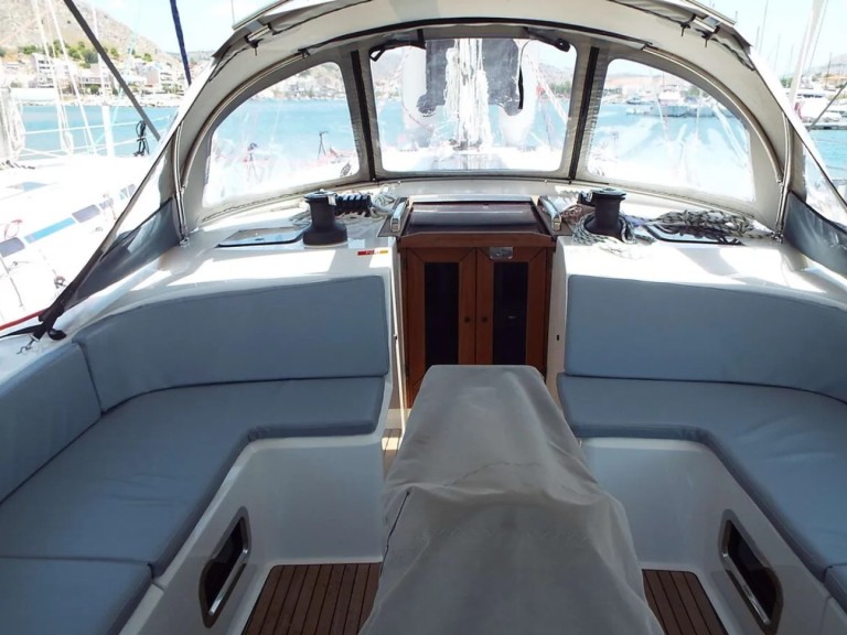 Charter a Bavaria Bavaria 51 in Salamina on Samboat