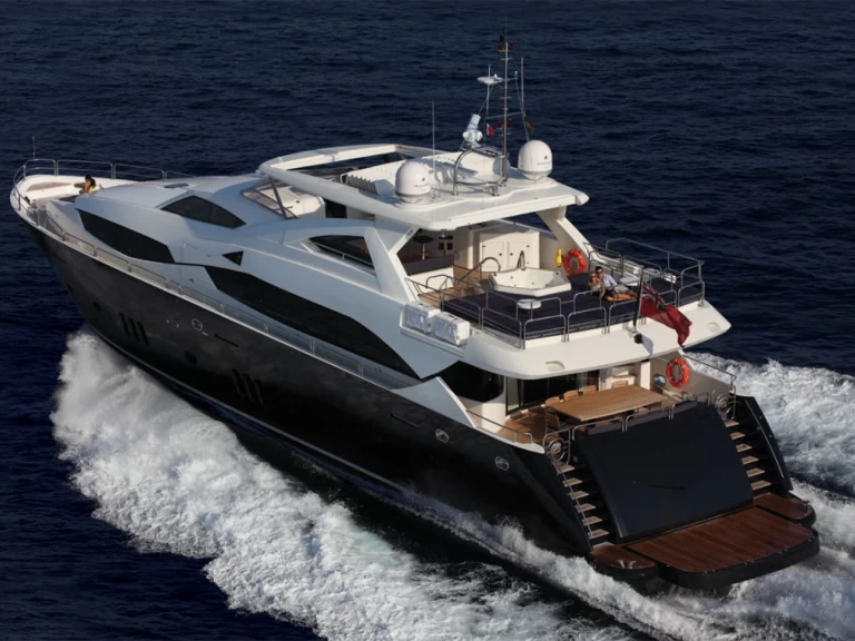 Hire Luxury Yacht Sunseeker with a boat licence