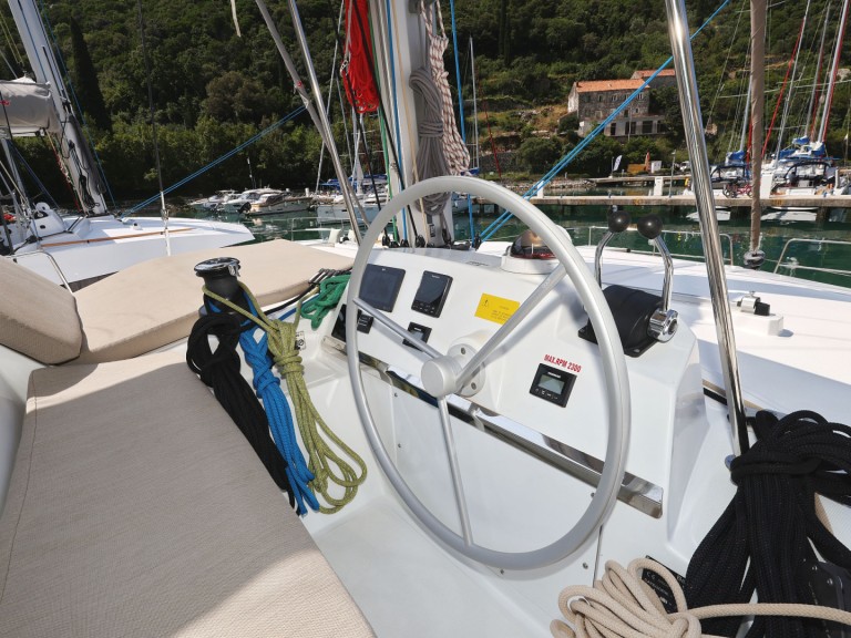 Charter a Bali Bali 4.2 in Komolac on Samboat