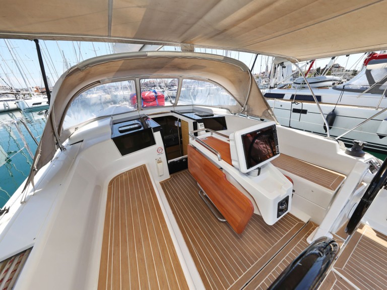 Hire a Hanse Hanse 388 Biograd na Moru