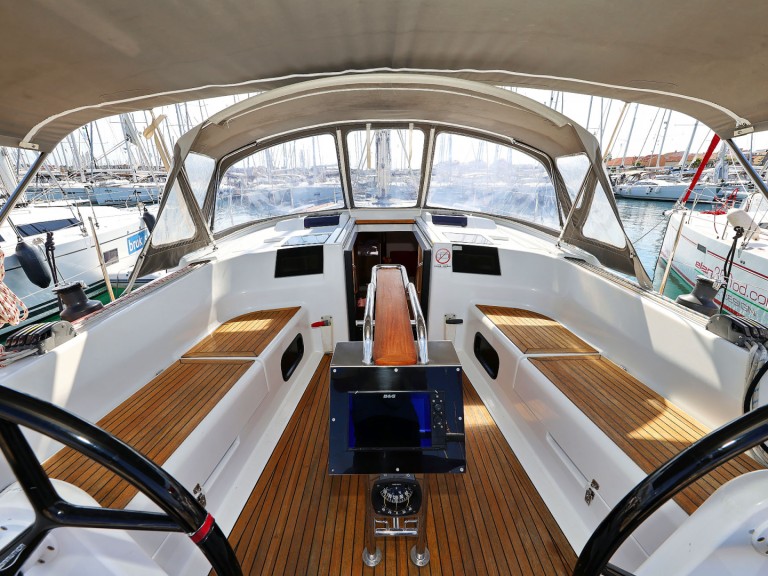 Charter a Hanse Hanse 415 in Biograd na Moru on Samboat