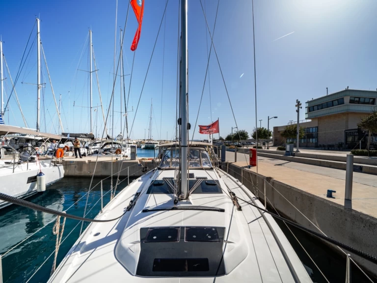 Yacht charter Rhodes (City) - Dufour Dufour 390 GL on SamBoat