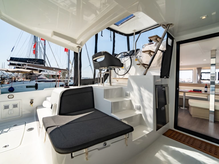 Hire Catamaran Lagoon with a boat licence