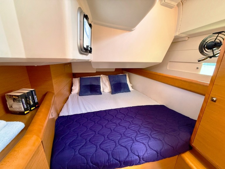 Hire Sailboat with or without skipper Jeanneau Préveza