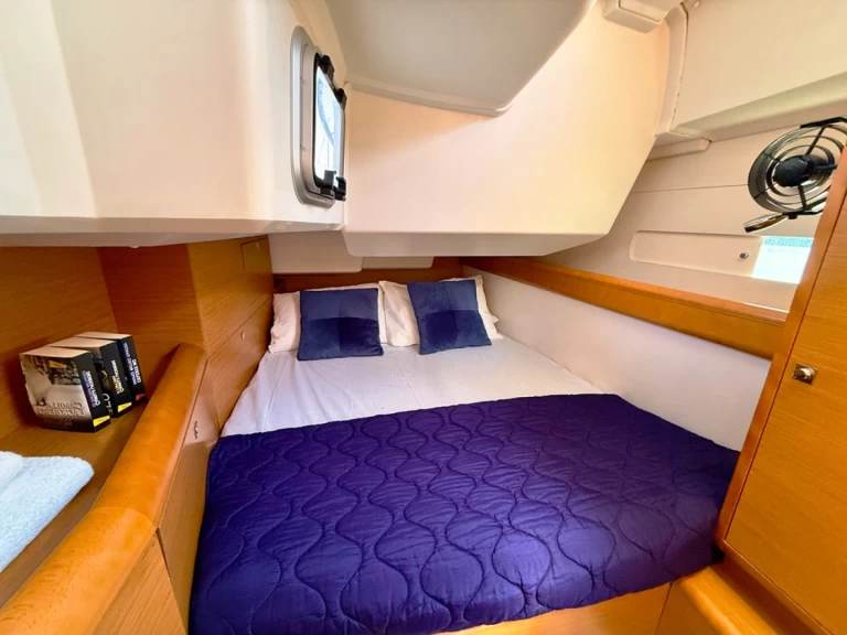 Hire Sailboat with or without skipper Jeanneau Préveza