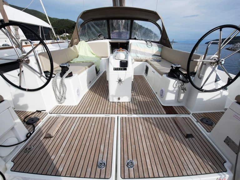 Hire a Jeanneau Sun Odyssey 490 Neo Klima