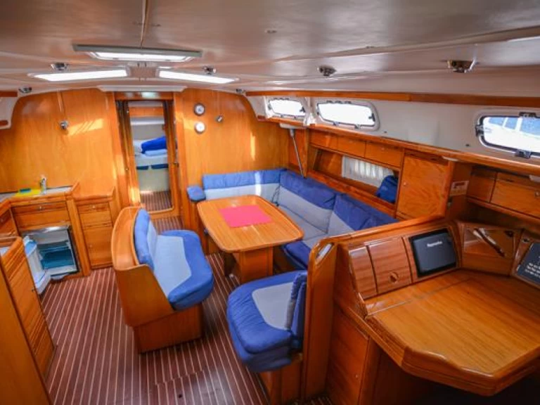 Hire Sailboat Bavaria with a boat licence