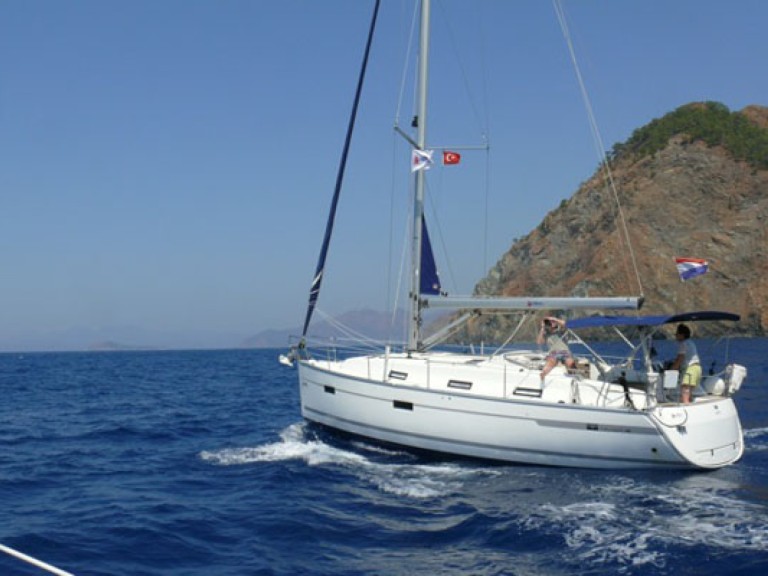 Hire Sailboat Bavaria with a boat licence