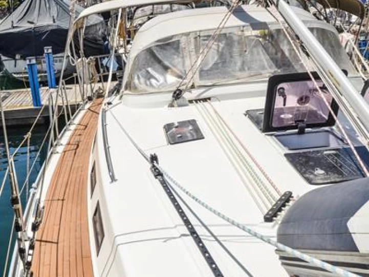 Hire Sailboat Bavaria with a boat licence