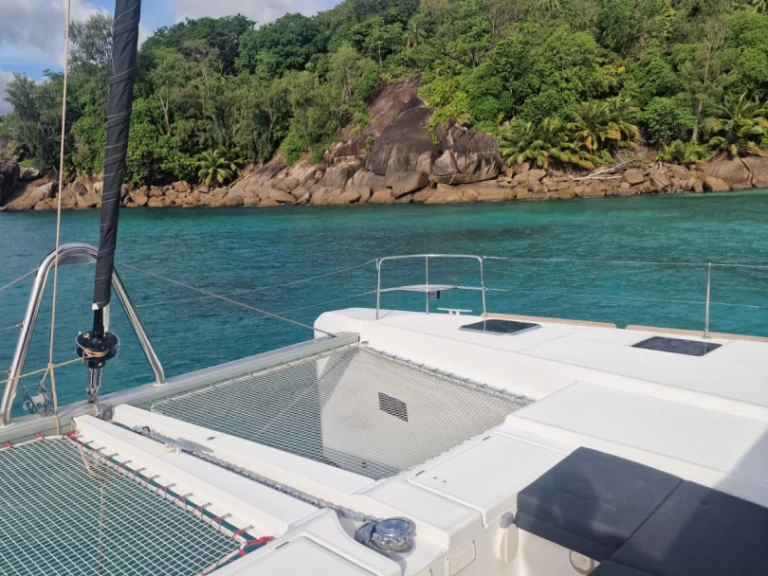 Hire Catamaran Lagoon with a boat licence