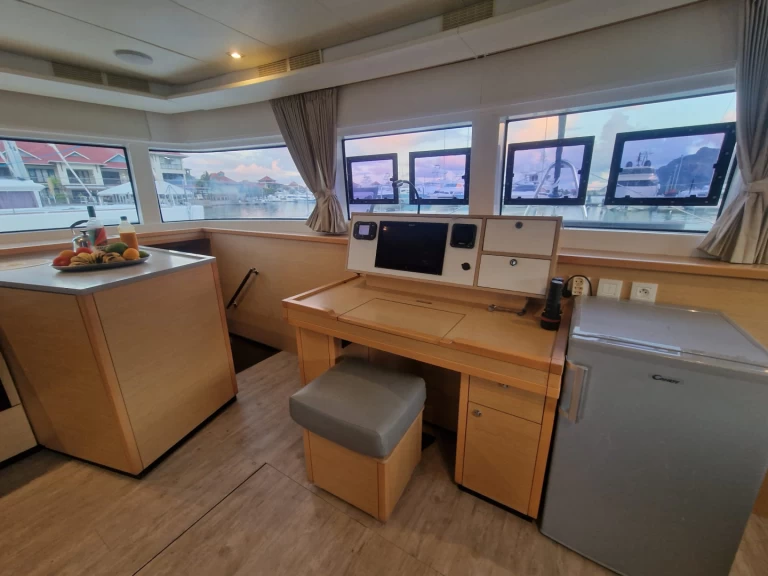 Catamaran to hire Le Marin at the best price