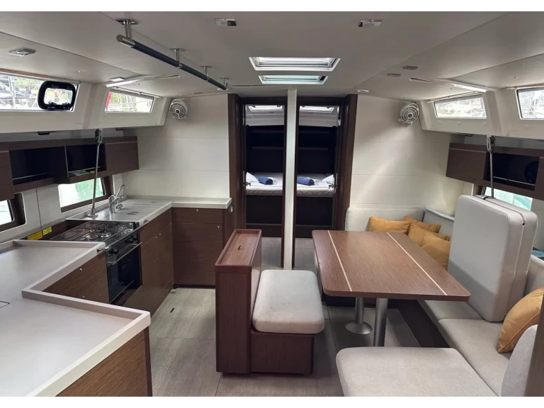 Hire Sailboat Bénéteau with a boat licence