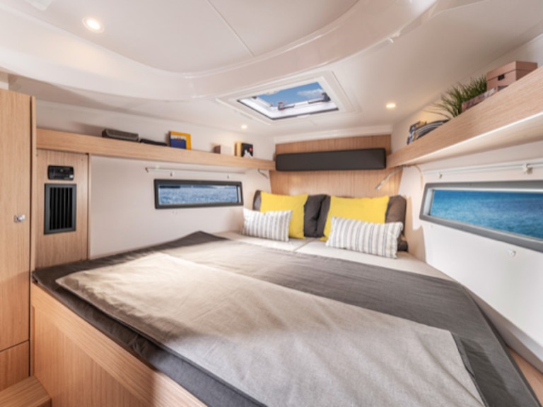 Hire a Bavaria Bavaria 38 C La Spezia